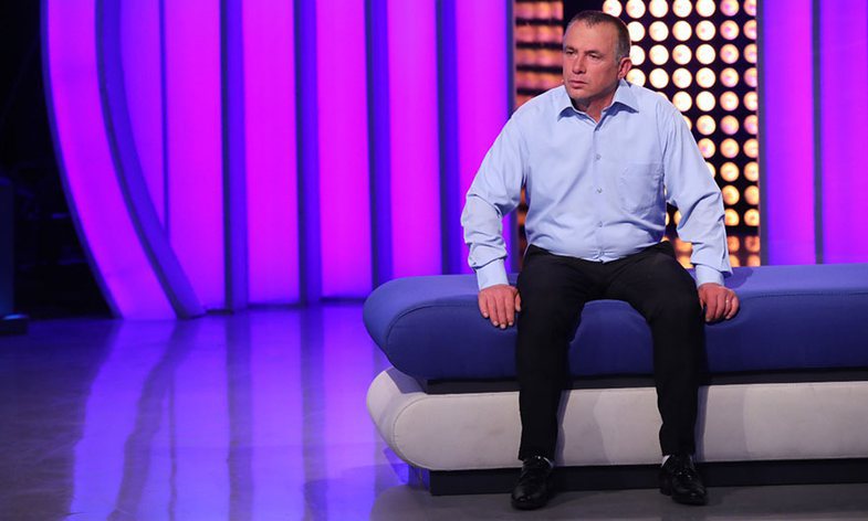 Doli në emision dhe tregoi problemet e familjes, reagon e bija: Na ka mallkuar dhe kafshatën, ai nuk është baba por… 785 0 5cceef0281c62