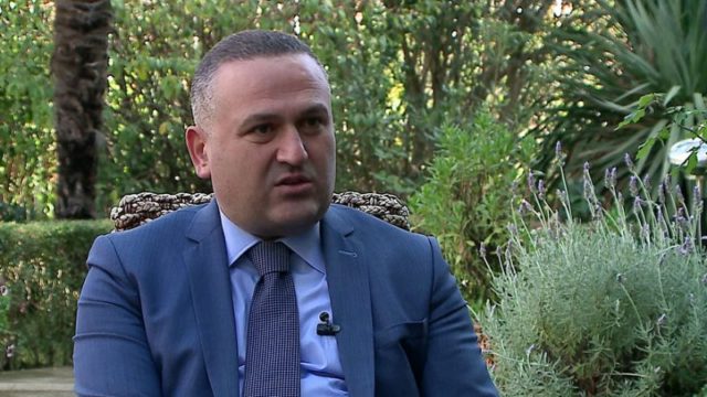 Superpasuria e deputetit Adnor Shameti, bashkëshortja me të ardhura mbi 1 mln euro Adnor Shameti