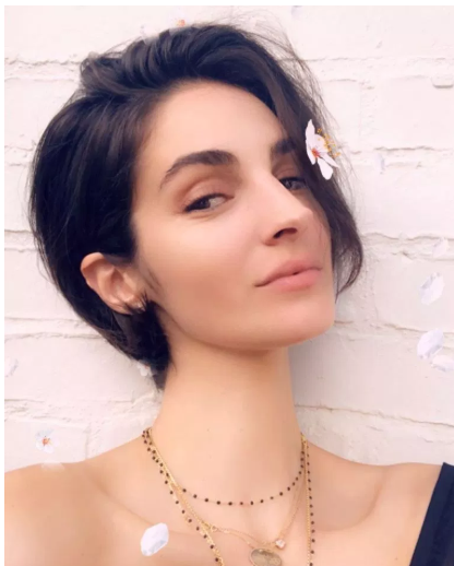 Emina Cunmulaj pret flokët shkurt për një kauzë shumë të rëndësishme 1 EMINA