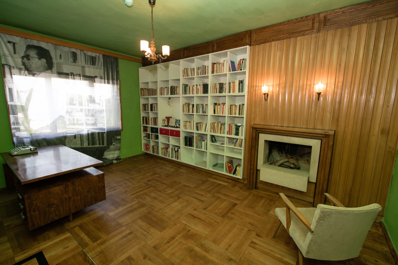 Erion Veliaj dhe Ismail Kadare gjate vizites ne muzeun e ri te shkrimtarit te njohur 2