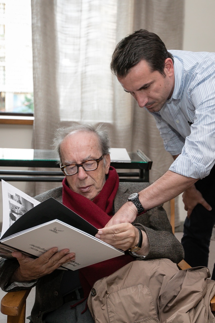 Erion Veliaj dhe Ismail Kadare gjate vizites ne muzeun e ri te shkrimtarit te njohur 3