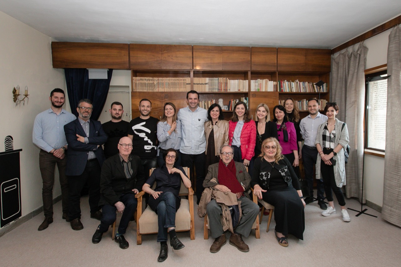 Erion Veliaj dhe Ismail Kadare gjate vizites ne muzeun e ri te shkrimtarit te njohur 6
