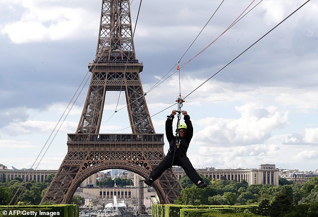 Aventurë mbresëlënëse, zbritje me 90 km/h nga kulla “Eiffel” Kulla 1
