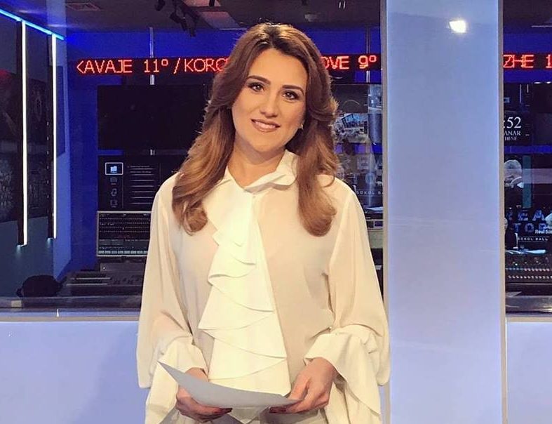 Gazetarja e njohur në pritje të ëmbël Lira 1