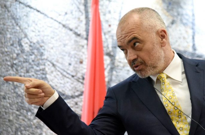 Rama: Rrahësit e gazetarëve flasin ne emër të lirisë së tyre Rama 2
