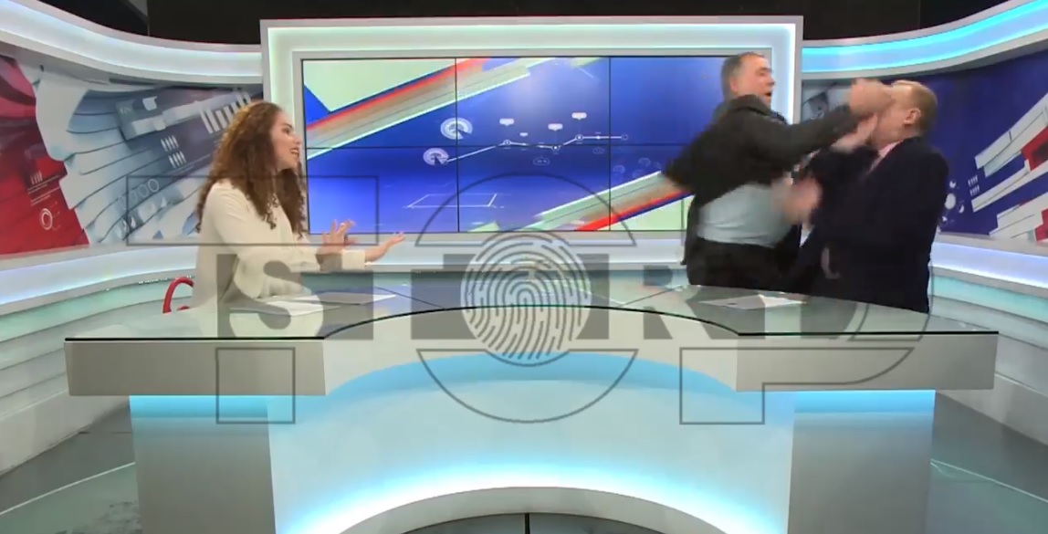 Video / Dy sindikalistët, Kol Nikolla dhe Fiqiri Xibri, zihen me grushta në studion televizive SHERR