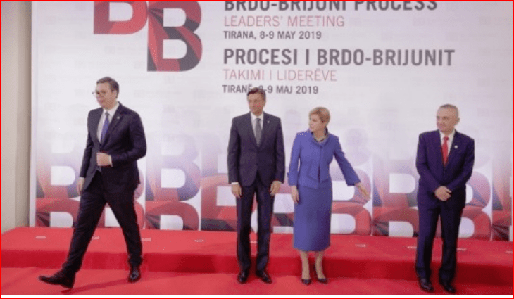 Skandali i fotos me Metën, Vuçiç tregon pse e bëri atë veprim (VIDEO) Vucic