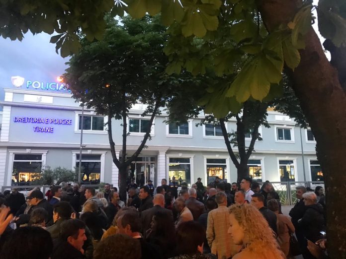 Banorët tek Drejtoria e Policisë: Lironi çunat tanë WhatsApp Image 2019 05 07 at 10.53.58 1