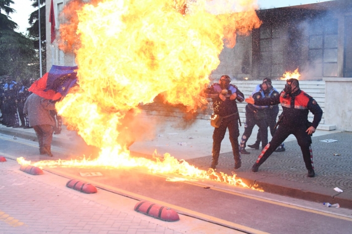 Mbi 1500 policë në gatishmëri, ja sa do të zgjasë protesta e opozitës c7776c5bf68699048867f93adc4635f5 L