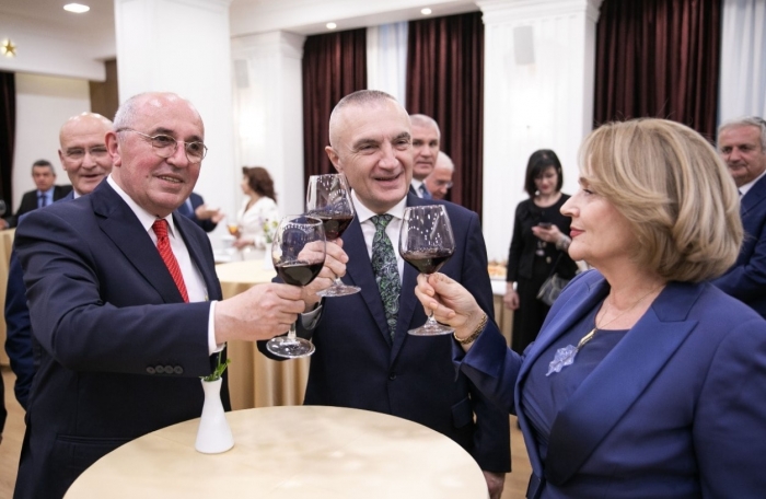 Meta troket gotat me Daden e Mustafajn, takohen në Këshillin e Ambasadorëve Shqiptarë 1 dade 1