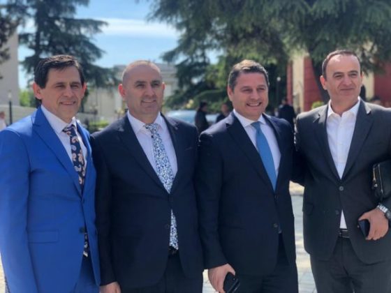 Të tre në një foto, kush janë socialistët që largohen si deputetë dep