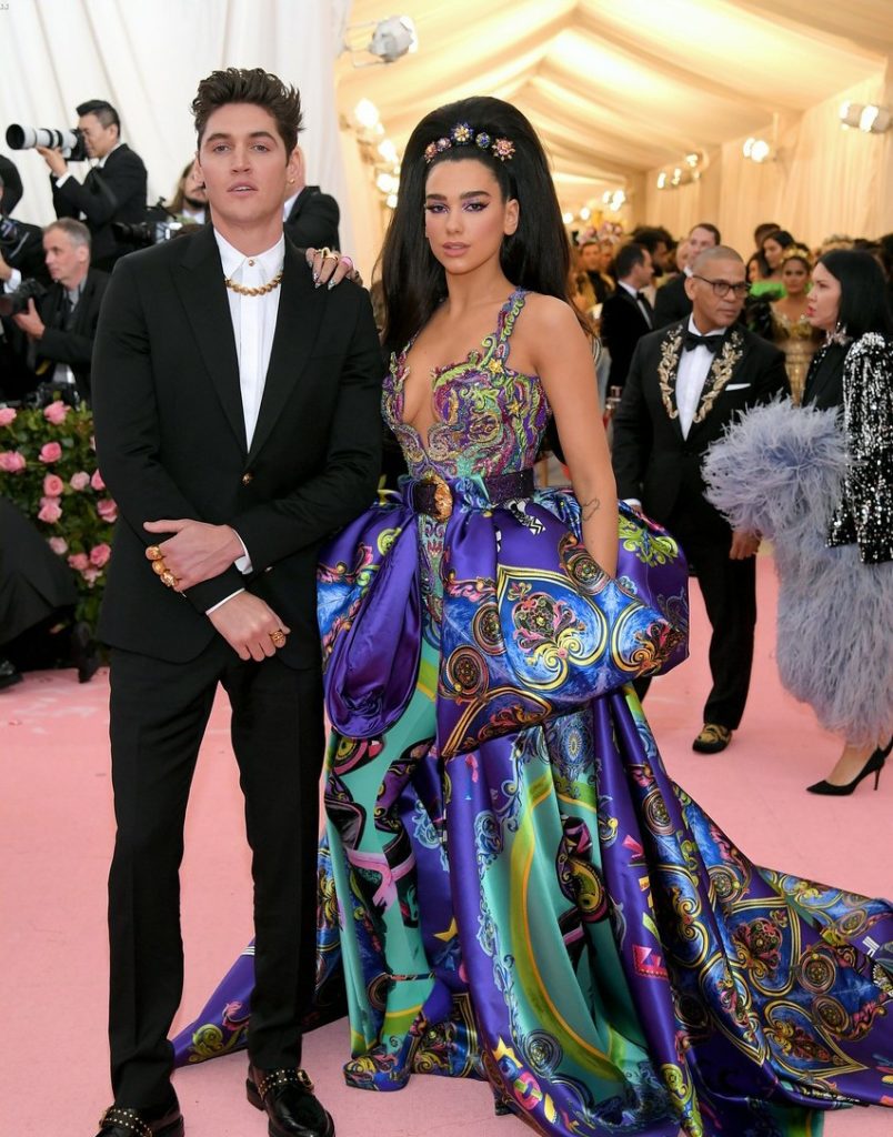 FOTO- Për herë të parë në MET Gala, ja si ishte veshur Dua Lipa 2 du1