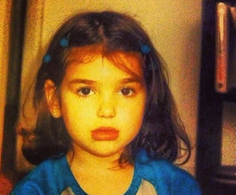 FOTO- E njihni këtë vogëlushe? Sot këngëtare e suksesshme shqiptare dua lipa 1