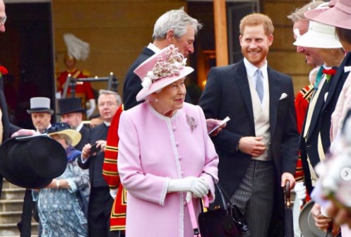 Princ Harry ndërron partneren e në festën e mbretëreshës harry