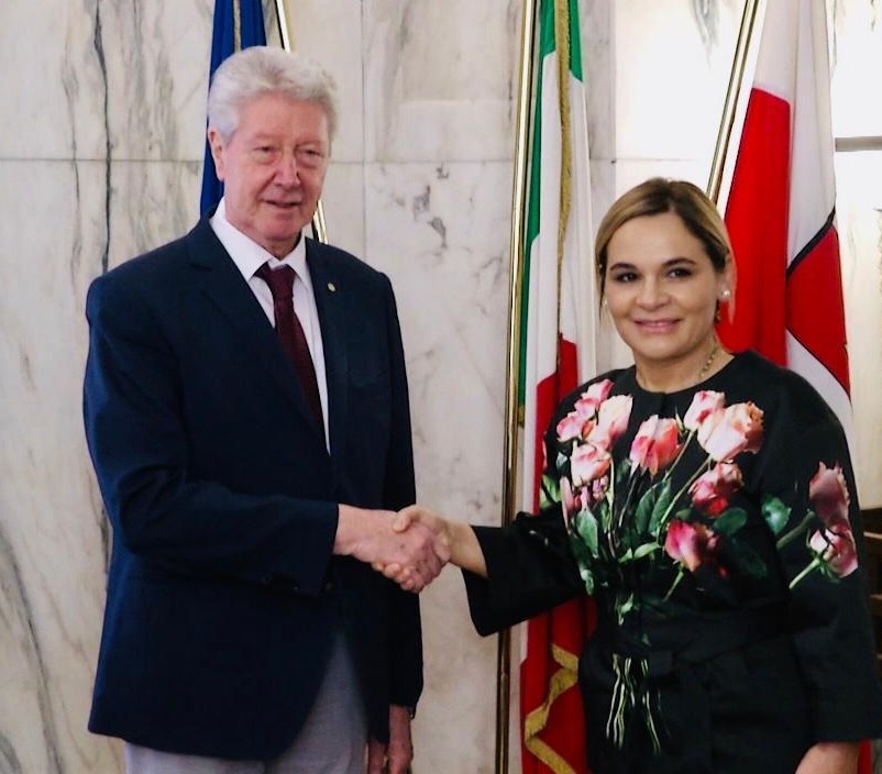 Kryemadhi në Itali: Nuk kemi nevojë për liderë të fortë, por një sistem që i del garant qytetarëve 1 itali monika