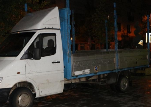 Bënin kërdinë me makina, kapen dy hajdutët në Tiranë kamio