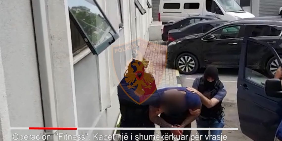 Video / Kërkohej për vrasje në Gjermani, arrestohet në një palestër në Tiranë i riu nga Kosova kosovari