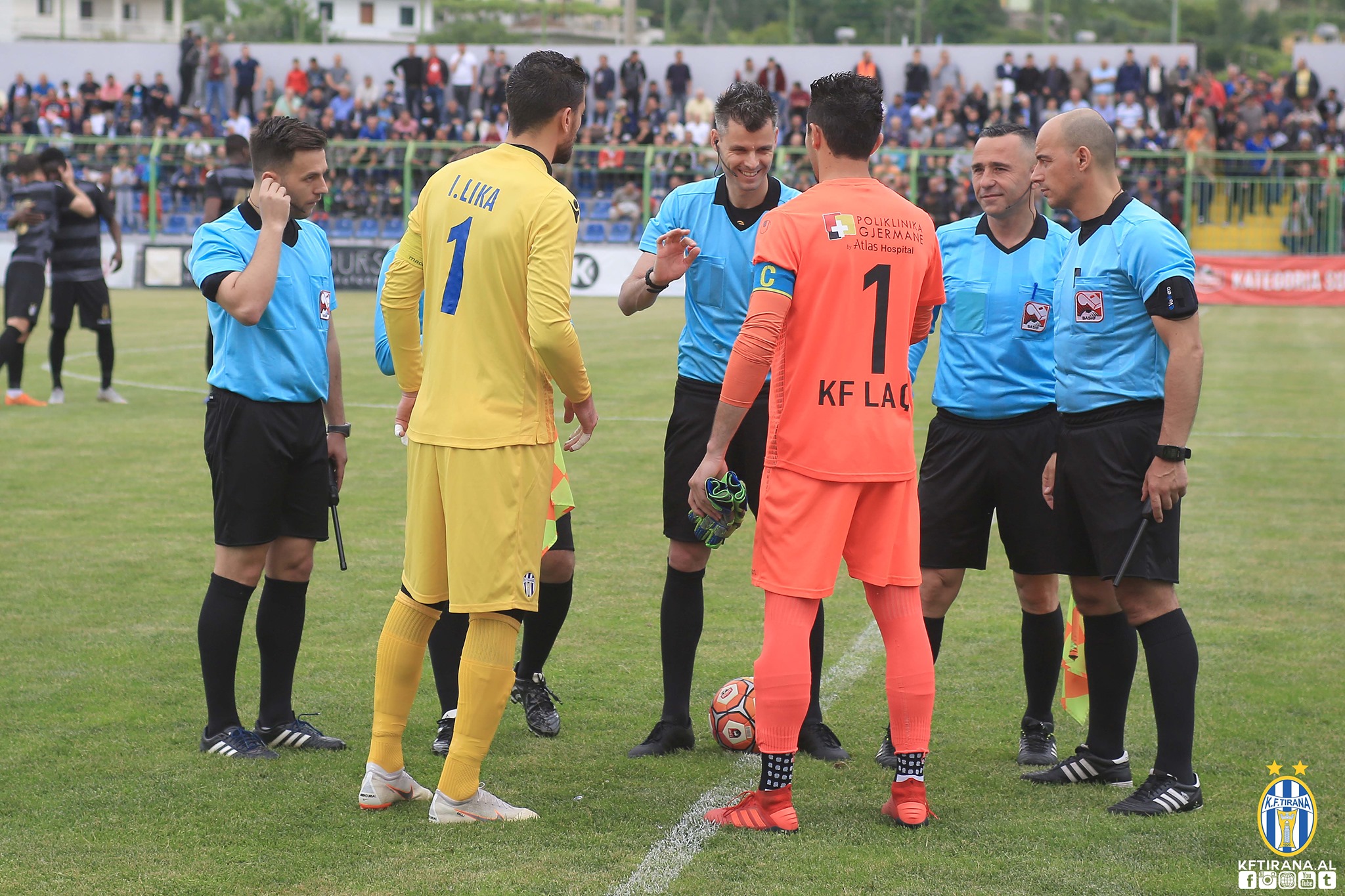 EKSKLUZIVE/ Tension në Laç, goditet gjyqtari Enea Jorgji. Përplasje edhe në tribunën VIP laci tirana