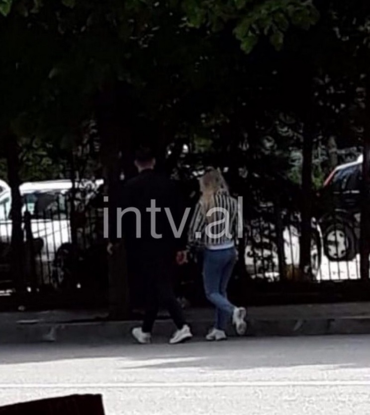 Janë ndarë apo jo? Lori Hoxha përkrah të dashurit në rrugët e Tiranës 1 lori visi