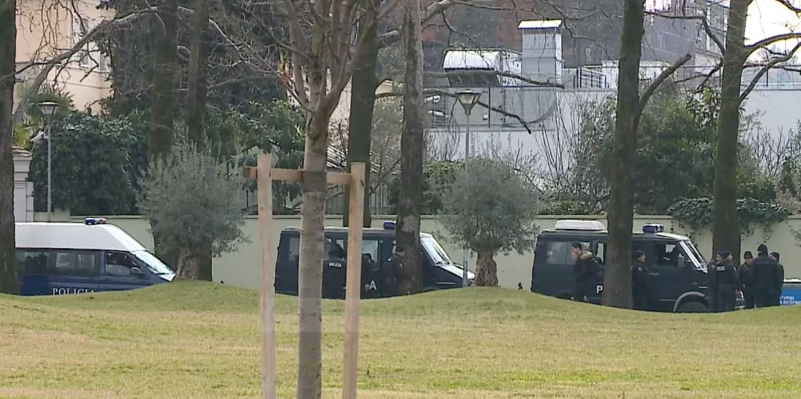 Masat e policisë, snajperë e kamera me rezolucion të lartë për protestuesit problematik masat