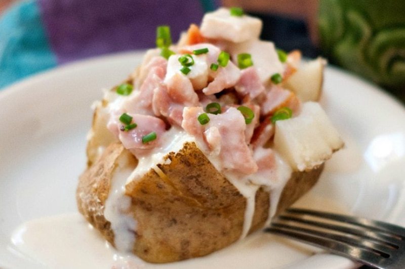 Recetë/ Patate e mbushur me proshutë 1 patate 2 1