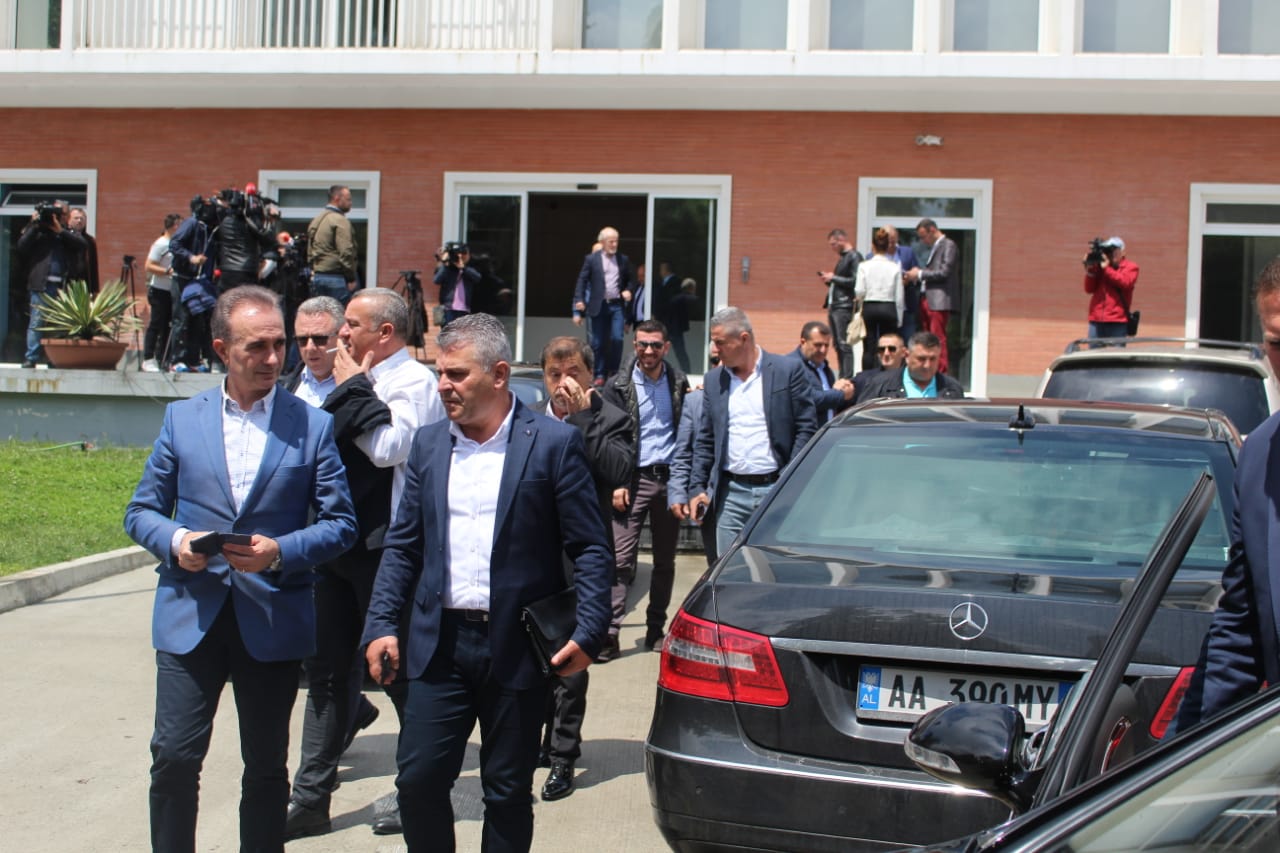 Përfundon mbledhja e Bashës me kryetarët e degëve, protesta e radhës më 25 maj pd 5