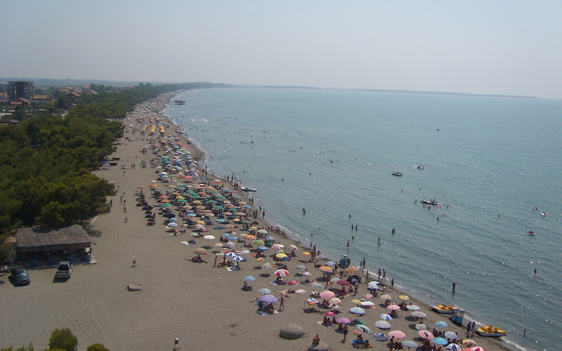 Bizneset turistike vuajnë për punonjës, të rinjtë: Ja pse zgjedhim të emigrojmë plazh lezhe