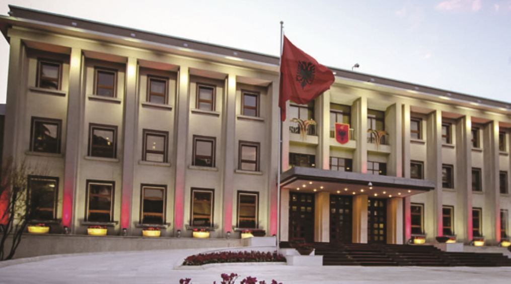 Rektori/ Meta i përgjigjet MASR: Mbani përgjegjësi për reformën presidenca