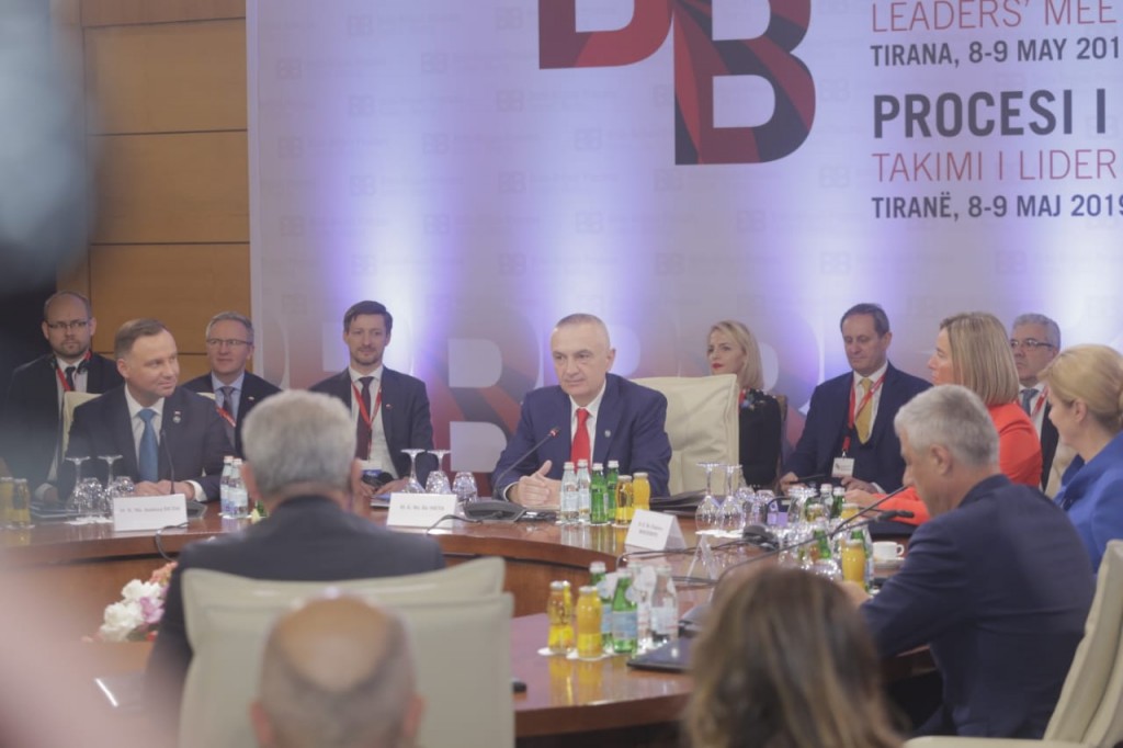 Ç’ndodhi në Samitin në Tiranë/ Nga shtrëngimi i duarve të Vuçiç me Thaçin, te takimi vëllazëror me… 9 samiti9
