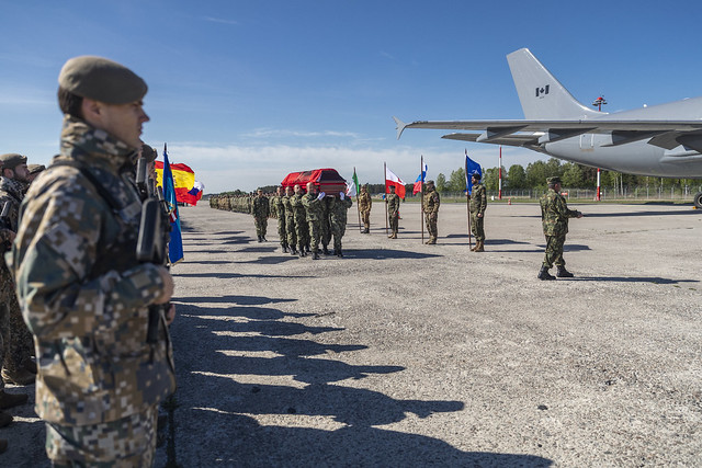 FOTO- Major Tanushi përcillet me nderime në atdhe nga kolegët e tij në Letoni 8 tanushi 3