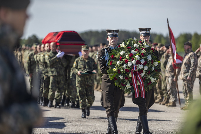 FOTO- Major Tanushi përcillet me nderime në atdhe nga kolegët e tij në Letoni 7 tanushi 4