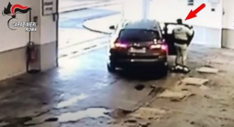 VIDEO/ U plagos në grabitje, kamerat filmojnë çastin kur shokët braktisin shqiptarin në spital tivoli 675