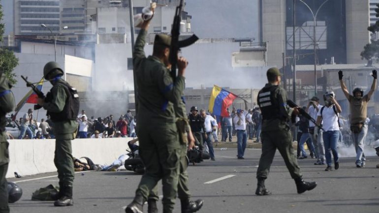 Nxehet situata/ Pompeo: Mund të hyjmë ushtarakisht në Venezuelë venezuele 1