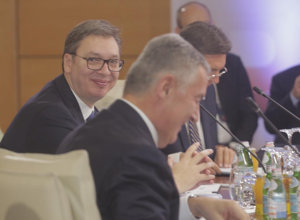 Ç’ndodhi në Samitin në Tiranë/ Nga shtrëngimi i duarve të Vuçiç me Thaçin, te takimi vëllazëror me… 17 vucic samiti