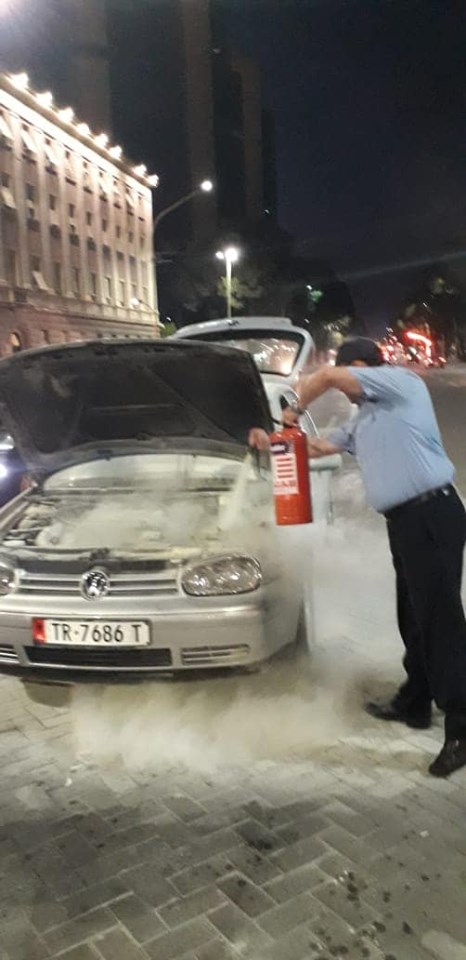 Digjen dy makina në Tiranë dhe Vlorë 1 62604796 1433237916859316 8735971090746048512 n