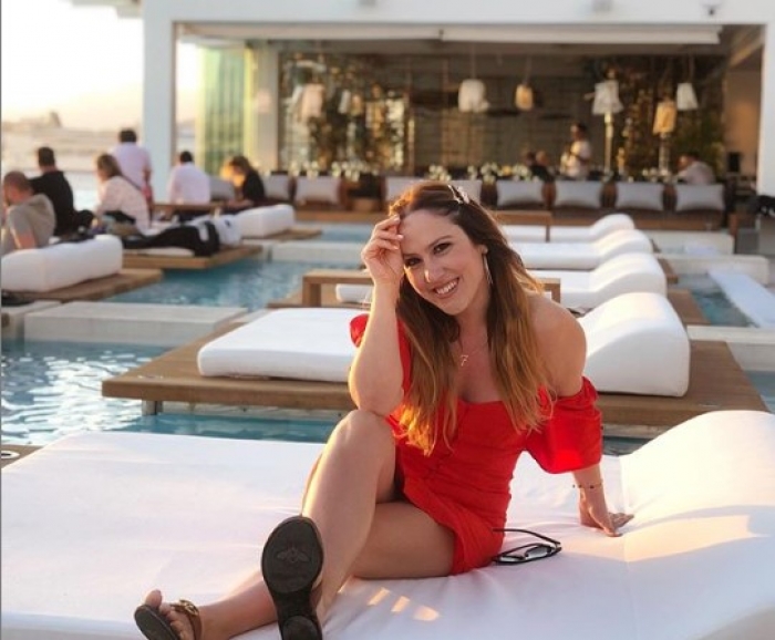 Surprizon Arbana Osmani, publikon foto me bikini 769dc523b8d94de2aeb2f210d97bcb28 L