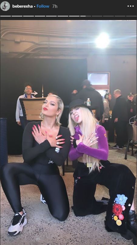 Bebe Rexha dhe Ava Max bëjnë simbolin e shqiponjës në koncert 1 Bebe Rexha dhe Ava Max 1