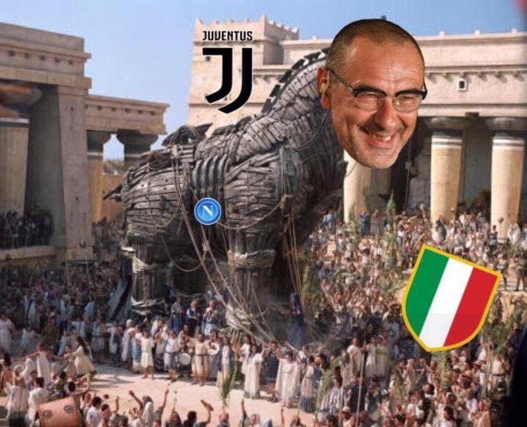Sarri trajneri i ri i Juves, rrjeti shfrenon fantazinë me memet