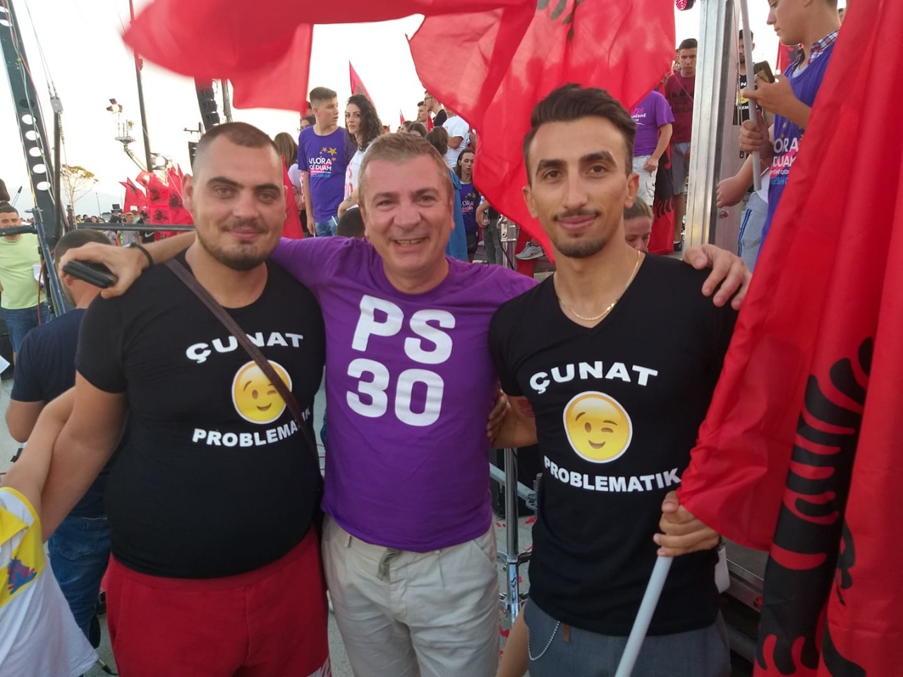 Provokon Damian GJiknuri, publikon foton me “çunat problematikë” Damian Gjiknuri1