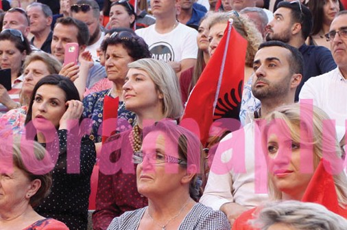 Foto/ Gaz Paja në një radhë me ministrat, lidhet kjo më rëndësinë në PS? 1 Gazi 7 1