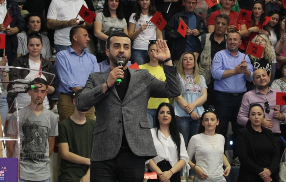 Foto/ Gaz Paja në një radhë me ministrat, lidhet kjo më rëndësinë në PS? Gazi