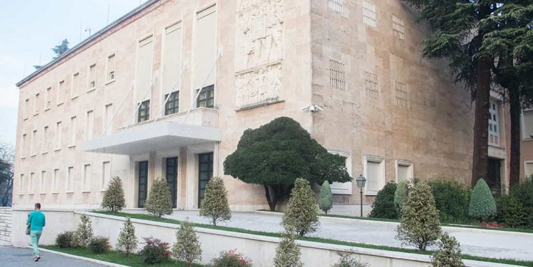 Zgjedhjet/ Qeveria jep 65 milionë lekë ekstra për partitë politike Kryeministria