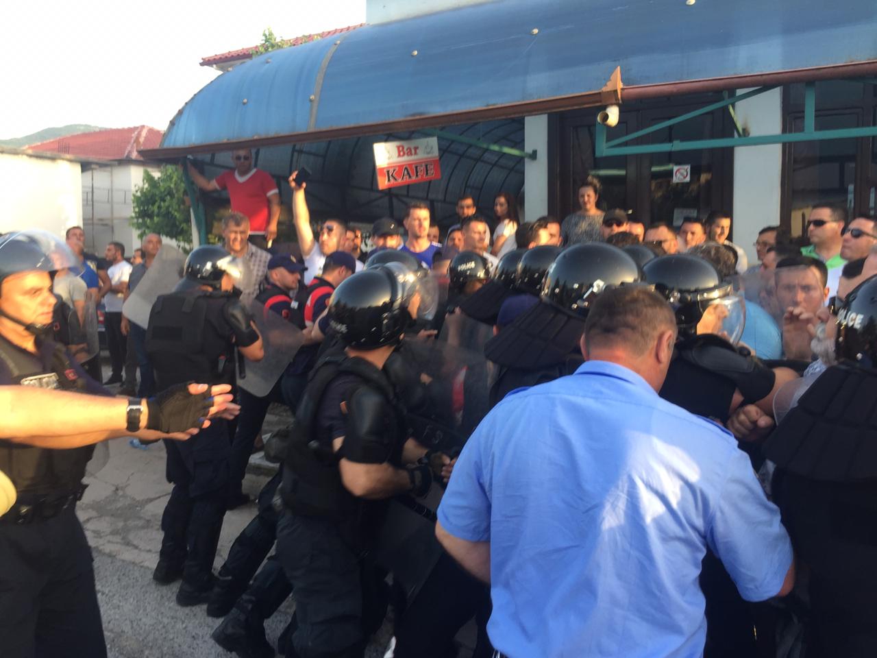 Rama në Librazhd, opozita i zë pritë. Tenton t’i bllokojë rrugën 1 Librazhd protesta 1