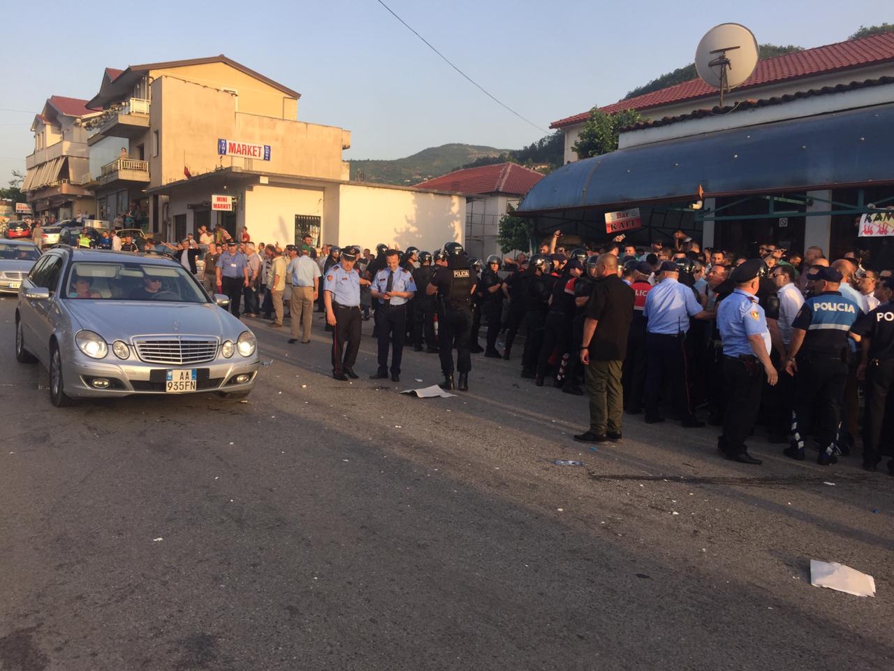 Rama në Librazhd, opozita i zë pritë. Tenton t’i bllokojë rrugën 3 Librazhd protesta 16