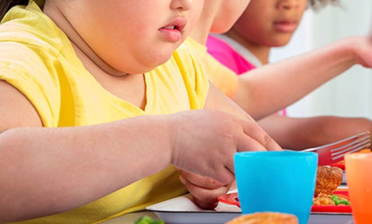 Studimi/ Divorci i prindërve shkakton obezitet tek fëmijët Obeze