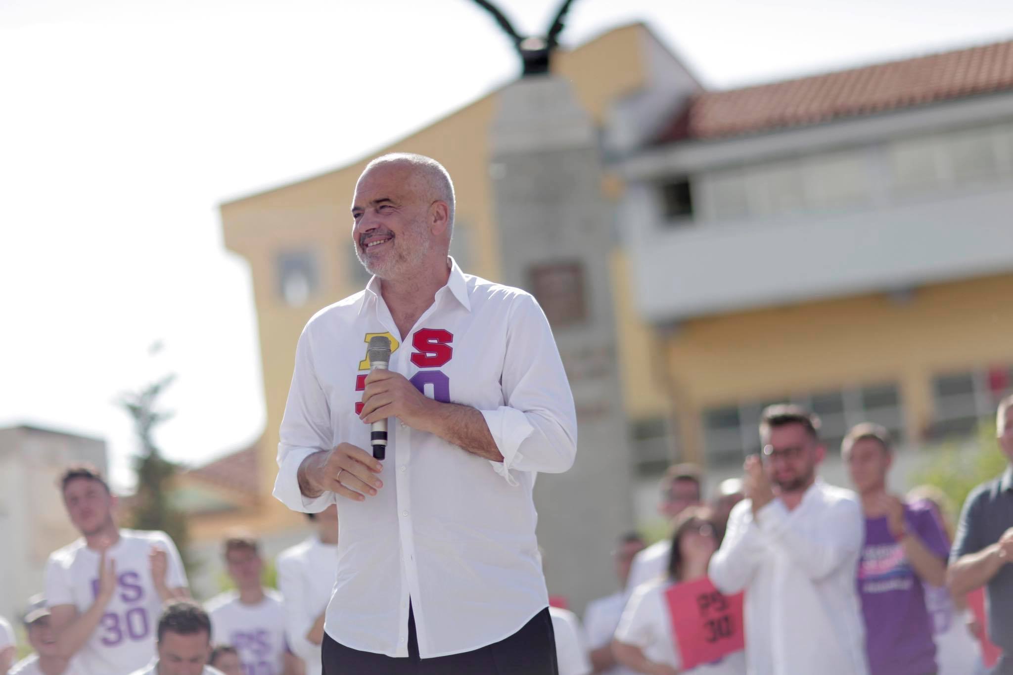 Rama, mesazh nga Vau i Dejës: Disa ndërrojnë fenë, por jo partinë Rama 01