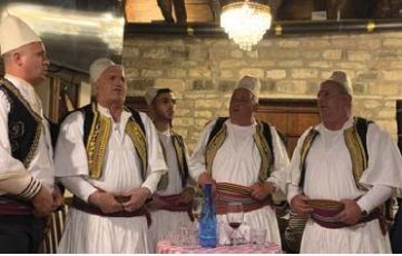 Të jetosh si shqiptarët, turi i ri që po tërheq turistët e huaj 2 Reportazh 8 Grupi iso polifonnik 882