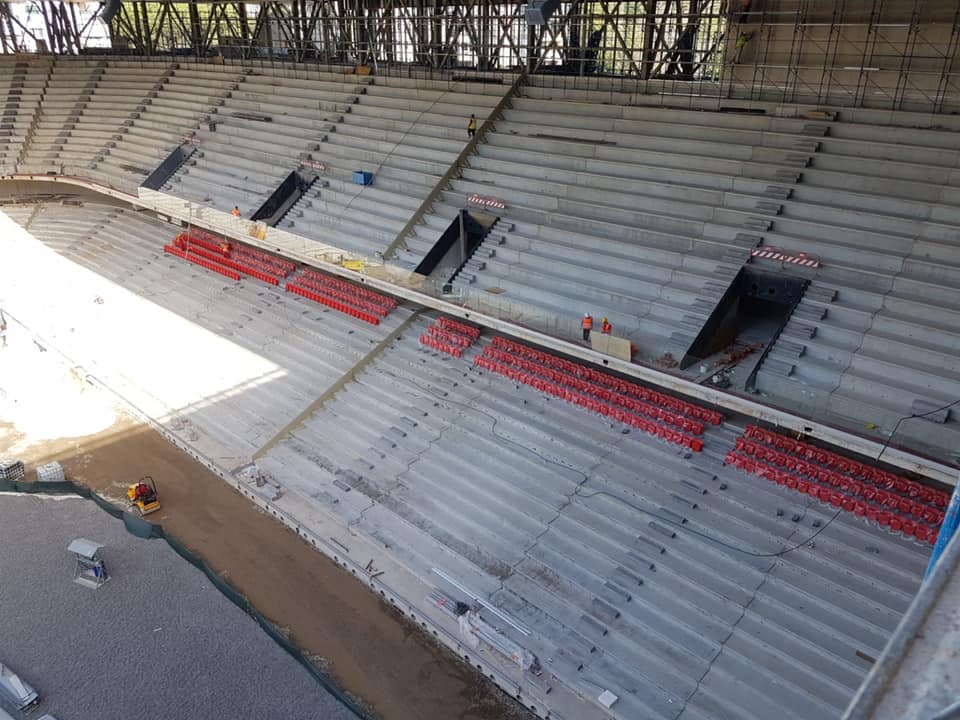Fasada, dhomat e stolat, “Arena Kombëtare” në fazën finale. Shikoni pamjet fantastike… 2 Stolat