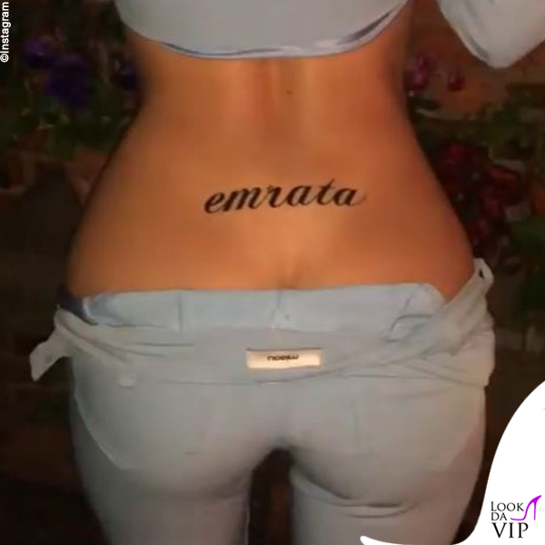 Foto/ Emily Ratajkowski bën tatuazh emrin e saj në vendin delikat 3 Tatuazhi
