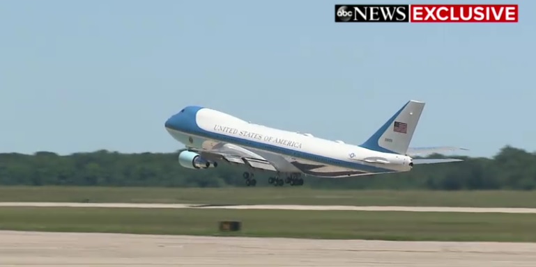 Ndryshon avioni historik presidencial i SHBA-ve, Trump: Nuk po e bëj për vete (FOTO) 1 avioni